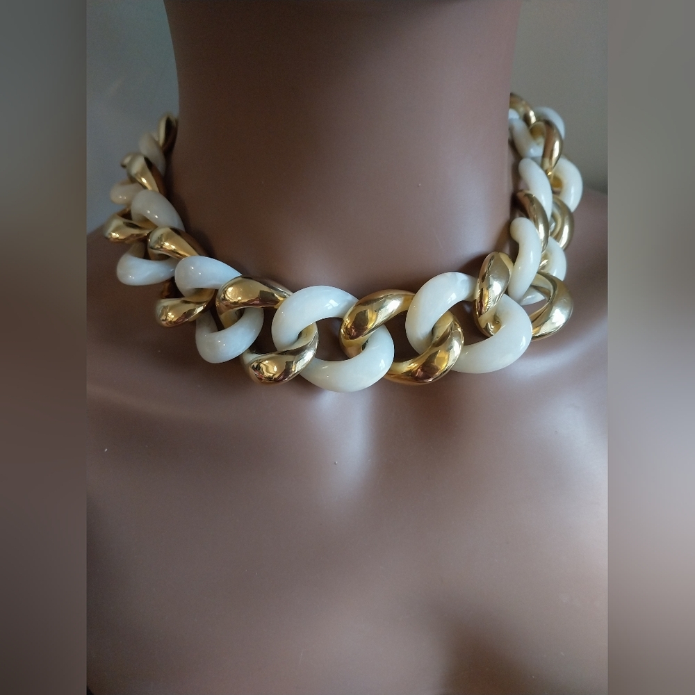 Chic Gold and White Link Necklace - Picture 10 of 12